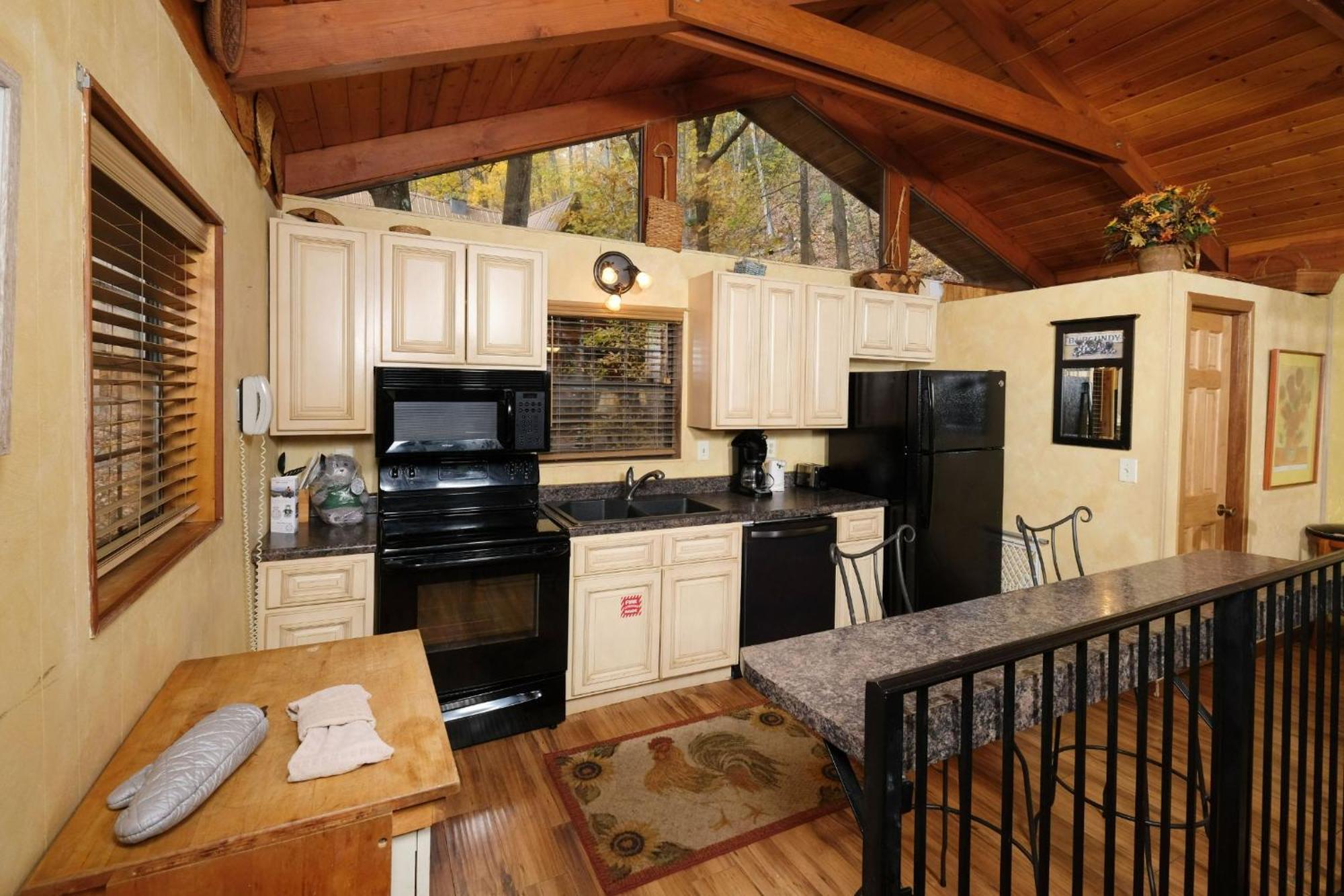 Cabin On The Creek Villa Гетлинбург Екстериор снимка
